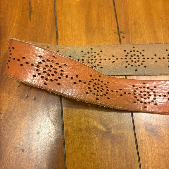 Vintage Boho Leather Perforated Belt Western Distressed - Picture 6 of 6